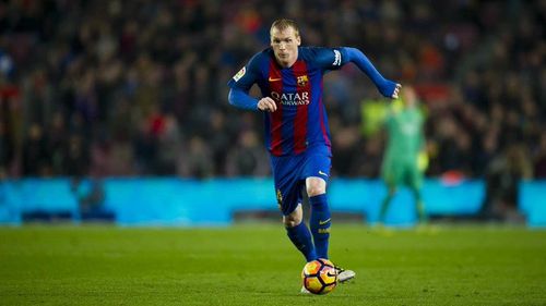 Fostul câștigător al Ligii Campionilor cu Barcelona, Jérémy Mathieu, lucrează într-un magazin de haine sportive din Marsilia