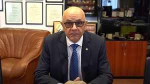 UPDATE: Raed Arafat, pus sub acuzare pentru complicitate la contrabandă (document) / Reacția șefului DSU după audierile la Parchetul Militar într-un dosar privind achiziția unui elicopter în 2017 / Prejudiciul ar fi de circa un milion de euro