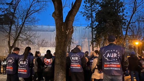 Protest AUR la vila de protocol pregătită de guvern pentru Iohannis: ”L-ai pus pe Ciolacu să-ți facă palatul!”