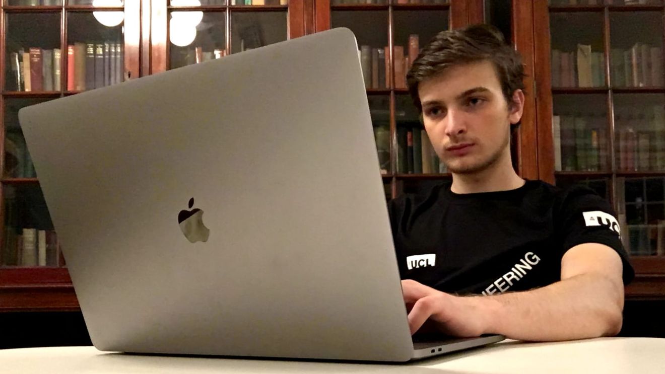 INTERVIU Student în străinătate. Allen Ilica, anul I la University College London: Chiar dacă suntem în pandemie, mulți studenți au decis să vină în UK. Avem și activități în interiorul campusului, iar profesorii sunt disponibili pentru o întâlnire privată 1 la 1