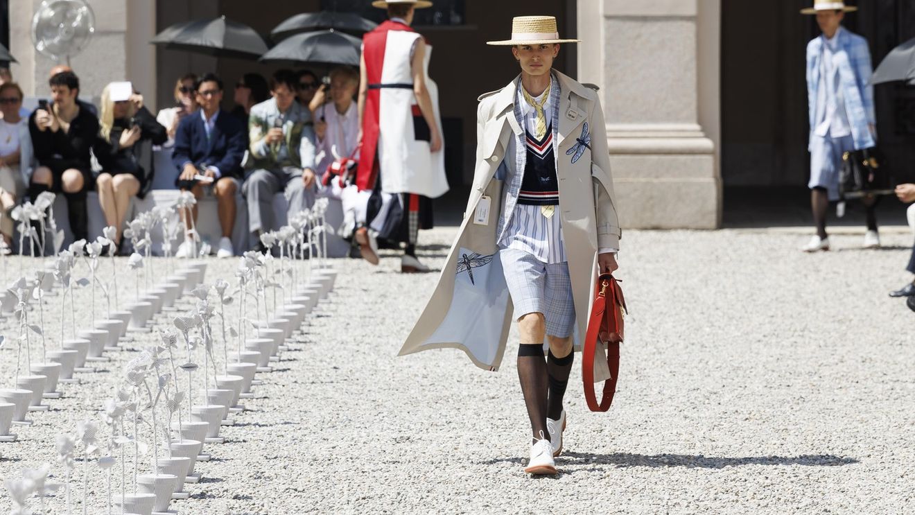 Thom Browne primăvară-vară 2027 la Milano: cum transformă insectele și botanica într-o colecție de modă masculină