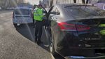 Șofer cercetat și pus sub control judiciar după ce, în urma unei depășiri neregulamentare, i-ar fi oferit mită 300 de euro unui polițist pentru a-și păstra permisul. Polițistul a refuzat mita