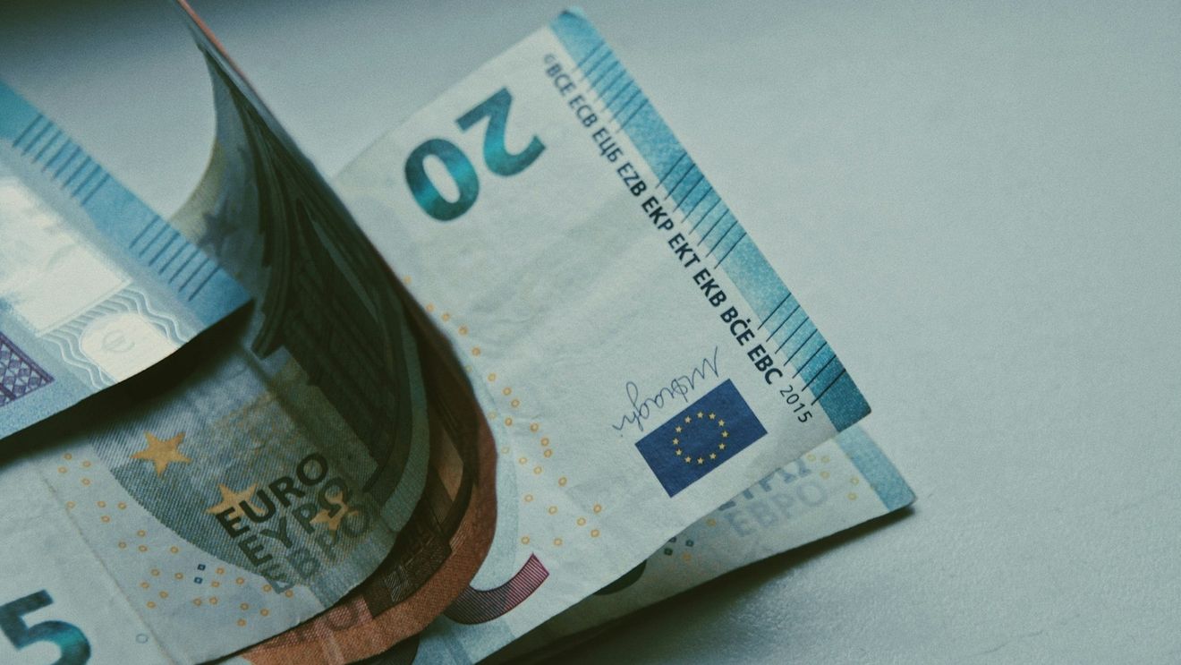 Numeroşi italieni se îndatorează pentru a merge în vacanţă (sondaj)