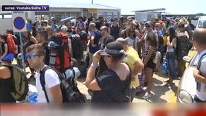 Sute de români blocați pe o insulă din nordul Greciei. Feriboturile s-au stricat și au izbucnit incendii