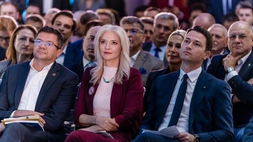 Costel Alexe, trimis în judecată de DNA în dosarul "Tabla", a stat în dreapta ministrului Justiției, Alina Gorghiu, la lansarea programului de guvernare PNL