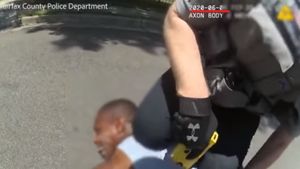 VIDEO Un nou caz Floyd, în toiul protestelor antirasiste: Un polițist a aplicat electroșocuri, a lovit și a imobilizat cu genunchiul pe gât un american de culoare, în timp ce un alt polițist încerca să își calmeze colegul