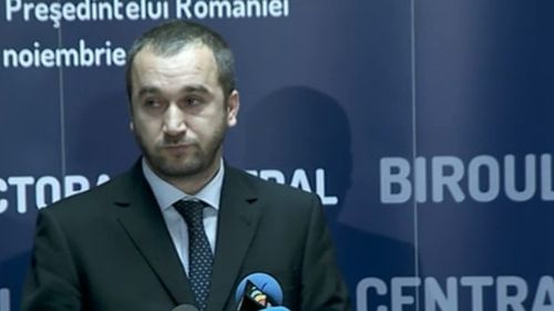 Precizări importante de la Biroul Electoral Central: Operatorii de tabletă au obligația să anunțe alegătorii că pot opta să voteze la ambele scrutinuri sau doar la unul singur/ Aplicarea ștampilei de control pe prima pagină a buletinului de vot nu este motiv de nulitate