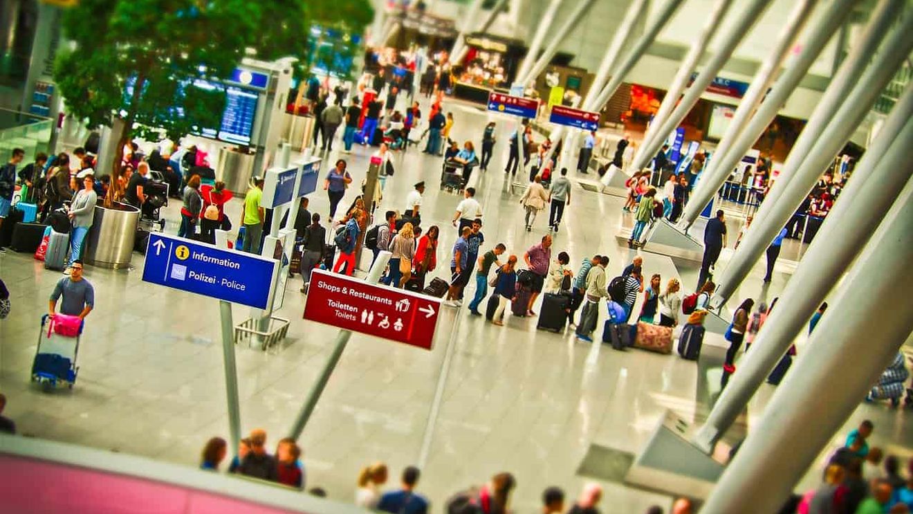 GRAFIC La fiecare 3 minute, un român a emigrat în altă țară, în 2017. Au plecat peste 600 de oameni pe zi