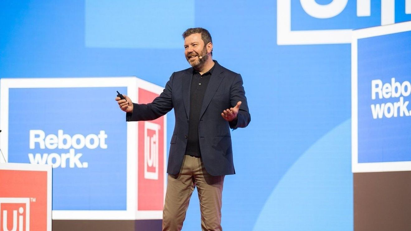 Acţiunile UiPath scad după publicarea primelor rezultate trimestriale de la listarea companiei