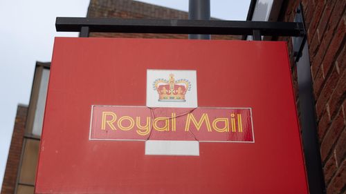 Preluarea Royal Mail de către EP Group, companie a miliardarului ceh Daniel Kretinsky, întârziată din cauza unor probleme de reglementare în România