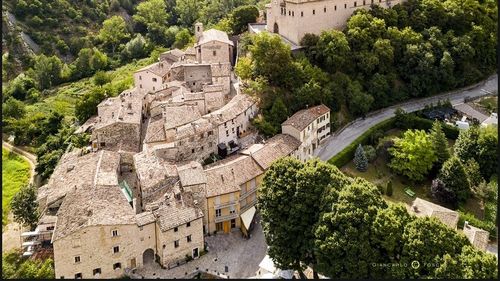 Povestea lui Piobbico, orașul italian cu cei mai urâți oameni din lume