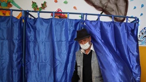 Vor putea fi organizate alegeri pe 6 decembrie? Expert în drept constituțional: Intrăm într-un haos și mai mare dacă amânam alegerile, Parlamentul nu mai poate să intervină prin lege în plină pandemie pentru a restrânge drepturi