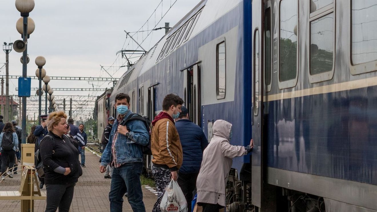 CFR suplimentează cu vagoane trenurile care merg spre Valea Prahovei şi litoral