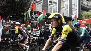 Etapa de contratimp a Turului Spaniei, redusă cu 15 km din cauza manifestaţiilor pro-palestiniene