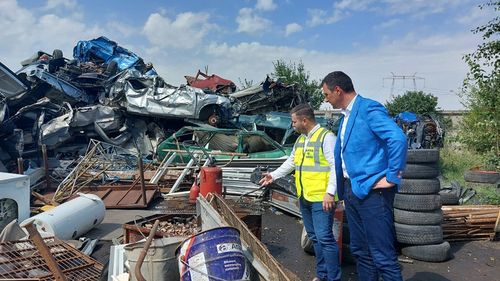 Ministrul Tanczos Barna, la descinderile Gărzii de mediu la Bolintin Vale: Sunt zeci de mii de kilograme de deşeuri arse ilegal aici / Se va deschide dosar penal