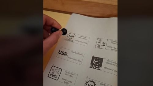 VIDEO Fanii lui George Simion se filmează în timp ce votează, după modelul Călin Georgescu în noiembrie / Pe fundal rulează maneaua lui Tzancă Uraganu, ”imnul” electoral al lui Simion de anul trecut / Un reprezentant AUR a făcut live pe TikTok din secția de vot