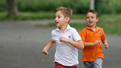 Sesizările false la 112 despre copii agresați au devenit noua ”modă” între vecinii scandaligii (ONG)