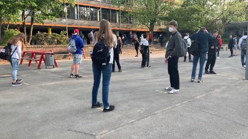 VIDEO Guvernul alocă 175 de milioane de euro pentru achiziţia de echipamente şi materiale sanitare în vederea începerii noului an şcolar