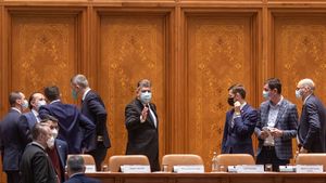 Alianţa PNL - USR este considerată utilă de 19% dintre români şi inutilă de 40% / Cea dintre PNL şi PSD este văzută ca utilă de 38% şi ca inutilă de 31% (sondaj CURS)