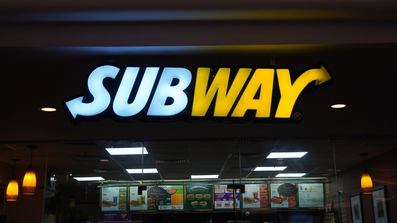 Lanţul american de restaurante fast-food Subway ar putea fi vândut pentru aproape 10 miliarde de dolari/ Deține 37.000 de restaurante în peste 100 de țări
