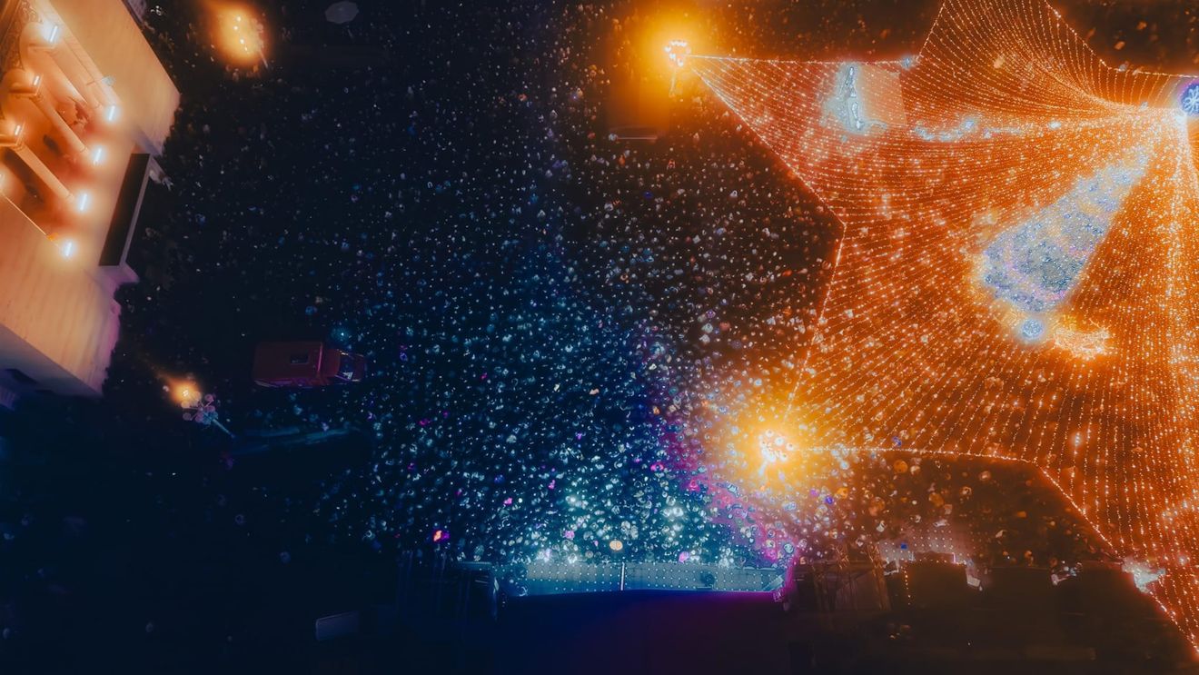 Cum și unde ne distrăm gratuit în noaptea de Revelion / Varietate de concerte, spectacole de artificii, lumini și drone în cadrul petrecerilor de Revelion din marile orașe ale României