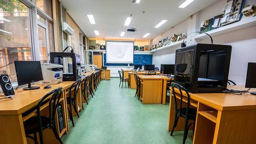 Soluția Universității Tehnice din Iași pentru începerea anului academic: studenții vin eșalonat în amfiteatre și laboratoare, dar numai aplicațiile de laborator se desfășoară on-site