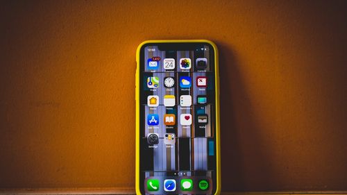 Apple a transportat în SUA iPhone-uri în valoare record de 2 miliarde de dolari din India, în martie / Cauza: iminenţa tarifelor impuse de Trump