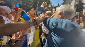 UPDATE VIDEO Călin Georgescu află dacă scapă de controlul judiciar în 7 iulie / Fostul candidat pro-rus cu discurs legionar la alegerile prezidențiale, ovaționat de câteva zeci de adepți la Judecătoria Sectorului 1