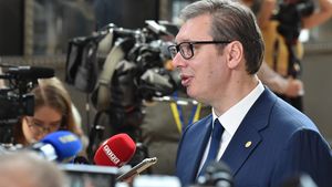 Preşedintele Aleksandar Vucic le cere etinicilor sârbi din Kosovo să demonteze baricadele: Am primit garanţii din partea Statelor Unite şi a Uniunii Europene că niciunul dintre sârbii din Kosovo care au participat la proteste şi care au ridicat baricade nu va fi urmărit penal sau arestat