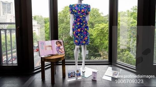 Rochia simbolică a prințesei Diana se vinde cu peste 500.000 de dolari în cea mai mare licitație de articole vestimentare ale familiei regale