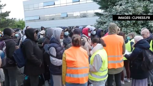 Cea mai mare tabără ilegală de migranți din Franța, la sud de Paris, evacuată de jandarmerie înainte de Jocurile Olimpice