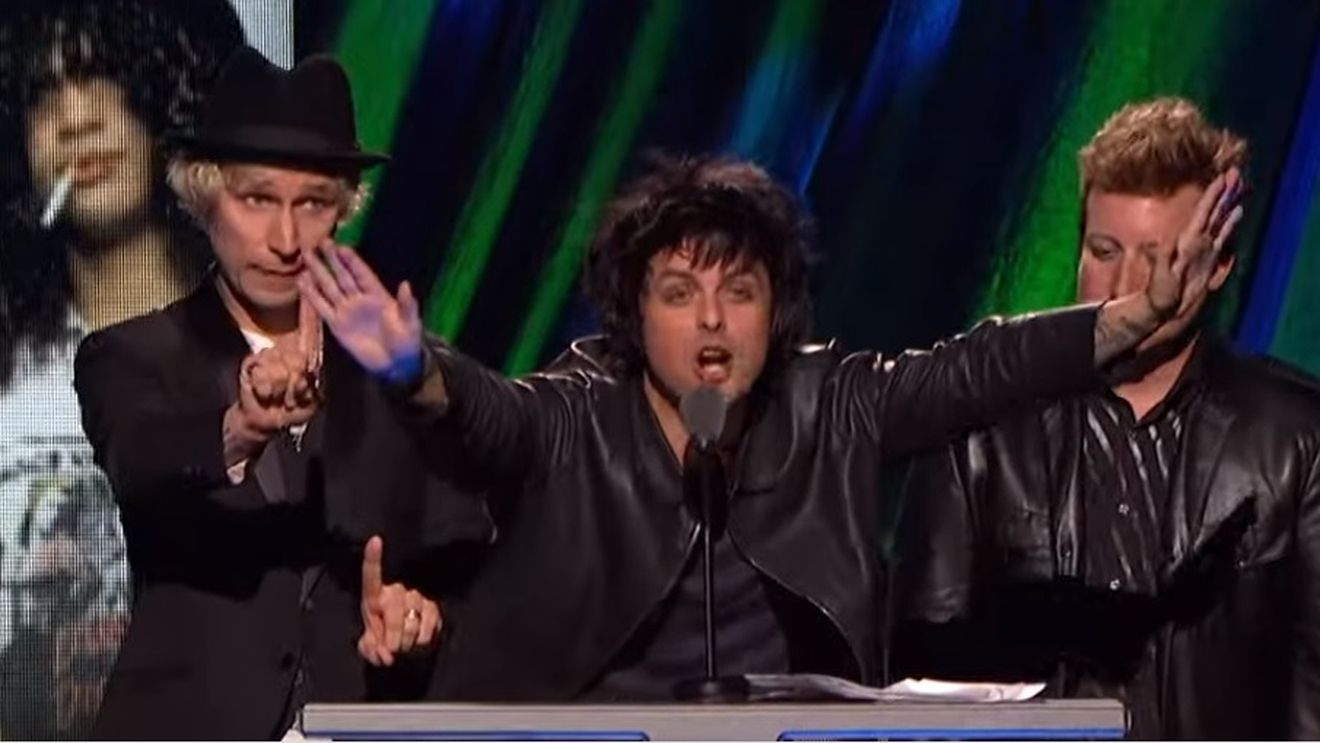 Pearl Jam, Guns N’ Roses și Green Day, printre cei care au primit bani din partea guvernului SUA în urma pandemiei / Lista beneficiarilor de fonduri a provocat controverse