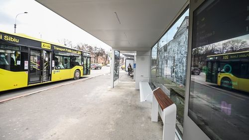 Cum arată prima stație smart de autobuz din Sibiu