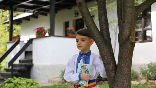 Cum a instrumentat ideologic România TV cazul câștigătorului de la ”Românii au talent” / Rareș Prisacariu, prezentat în antiteză cu ”progresistul” Theodor Andrei de la Eurovision