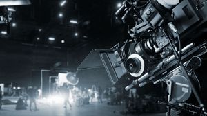 Economia filmului. Regizorul Tudor Giurgiu: Costurile de producție au crescut/ "Soluția este ca producătorii să-și diminueze numărul de zile de filmare, s-a ajuns la filme făcute în 10-15 zile"