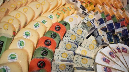 Sortiment de brânză, retras de la comercializare de Mega Image, având în vedere suspiciunea de prezenţă a E. Coli