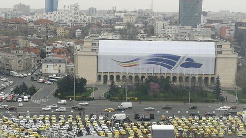 Guvernul a modificat legea taximetriei prin ordonanță de urgență / Ministrul Dezvoltării: Atribuțiile privind transportul în regim de închiriere a fost transferat la Autoritatea Rutieră, iar sancțiunile vor putea fi aplicate atât persoanelor fizice, cât și juridice