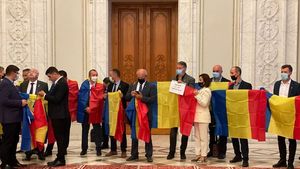 Senatorul Sorin Lavric: AUR intră în grevă parlamentară pe termen nelimitat, în semn de protest faţă de blocarea moţiunii de cenzură