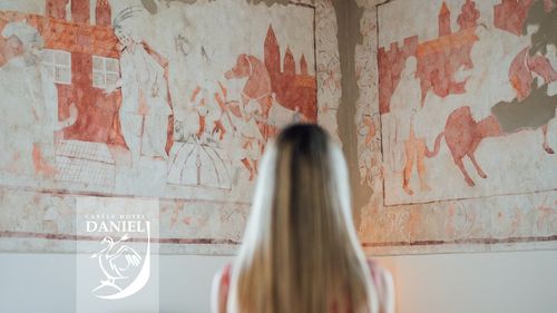 FOTO Facebook-ul de acum 400 de ani, descoperit într-un castel din Covasna / „Membrii familiei au cerut ca pe pereți să fie pictate cele mai importante scene din ascensiunea socială și politică” / Ritualul ”scaunelor vorbitoare”