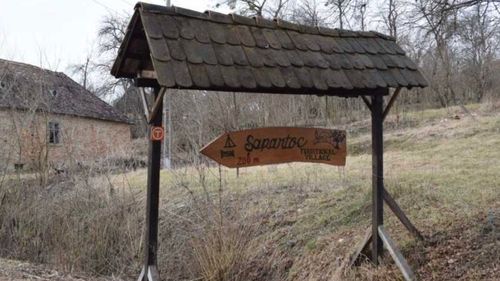 AŞEZĂRI ÎN AMURG Şapartoc - satul cu 3 biserici, care reînvie după ce a fost părăsit din cauza noroaielor şi a colectivizării / Primul copil botezat în sat, după peste 40 de ani