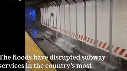 Străzi inundate în New York, în urma ploilor abundente de noaptea trecută / A fost paralizată funcționarea Metroului