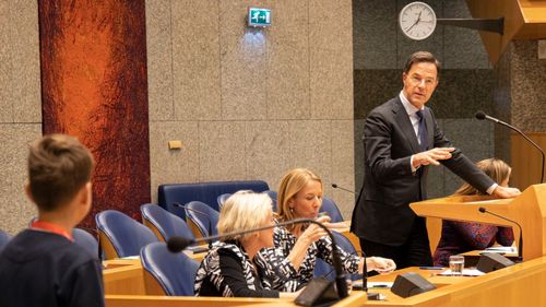 Acordul bugetar la care s-a ajuns după summit-ul UE riscă să nu fie ratificat de Parlamentul olandez, unde premierul Rutte nu mai deține majoritatea și este criticat de opoziție pentru înțelegerea de la Bruxelles