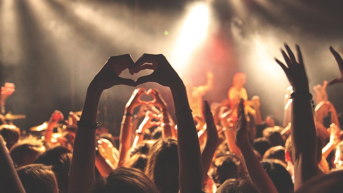 Este posibilă reluarea concertelor de muzică pop  în timpul pandemiei? O universitate din Germania a început un amplu experiment cu 4000 de participanți