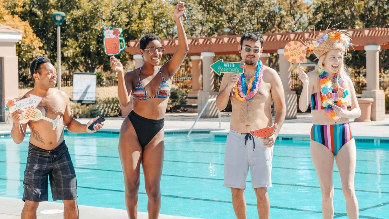 Bikini, costumul de baie care a revoluţionat moda anilor 50, a împlinit 75 de ani