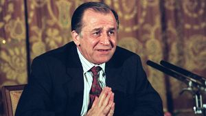 Alegerile de la 20 mai 1990 – un sondaj în mărime naturală care a cuantificat nivelul uriaș de analfabetism politic al românilor. Situația s-a ameliorat, dar pericolul pentru democrație rămâne (OPINIE)