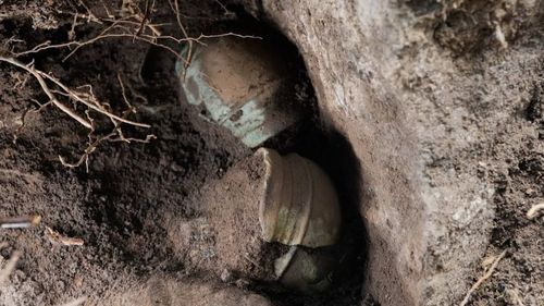 VIDEO Comoară veche de 2.500 de ani, datând din Epoca Bronzului, a fost descoperită accidental în Suedia