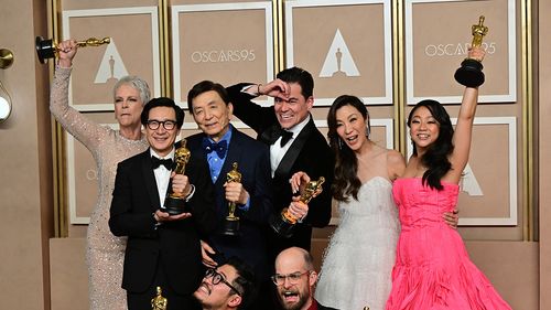 VIDEO Filmul „Everything Everywhere All Once”, marele câștigător al Premiilor Oscar 2023/ Lista completă a laureaților