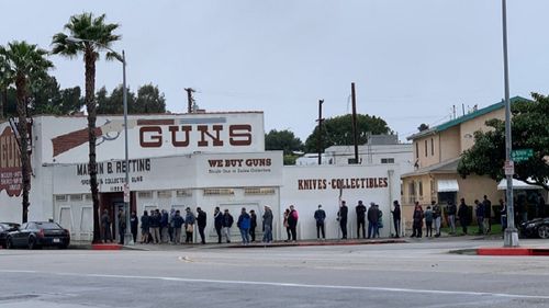 Vânzările de arme de foc explodează în SUA pe fondul epidemiei de coronavirus