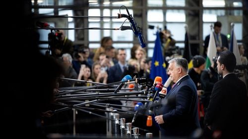 Partidul controlat de premierul ungar Viktor Orbán formează o nouă alianță de extremă dreaptă, la nivel european, cu partide austriece și cehe / Împreună cu FIDESZ, FPÖ din Austria și Mișcarea ANO din Cehia speră să devină un nou grup în Parlamentul European