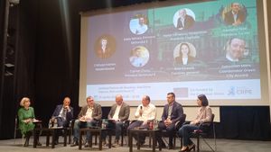 Dezbatere despre problemele de mediu ale Bucureștiului/ Viceprimar Capitală: Vom avea o rețea de termoficare complet înlocuită în minim 7 ani/ La benzi unice pentru autobuz și la piste velo suntem în același stadiu de 2 ani